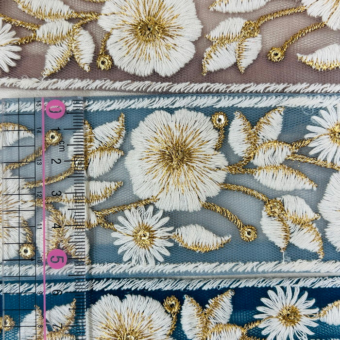 【50cm単位】 刺繍リボン ゴールドと白の共演 心をそっと包み込む 優しい 花柄刺繡リボン チュール 幅約5.6cm 230404008