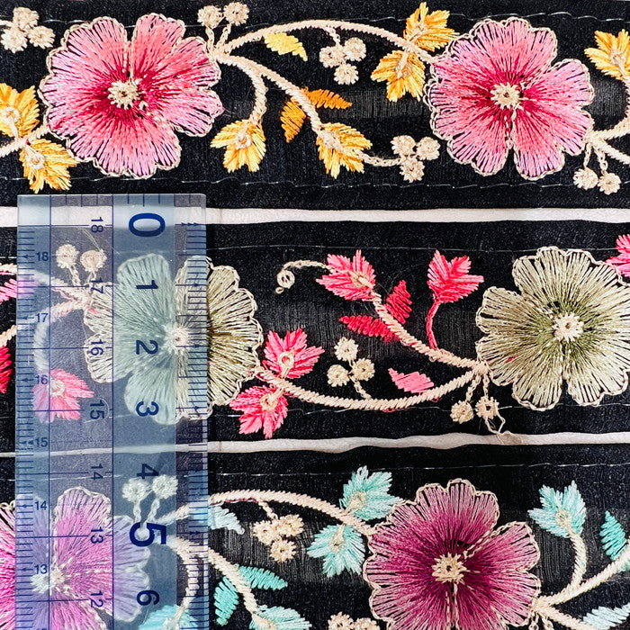 【50cm単位】 刺繍リボン スパンコールがアクセント 夜露に輝く 華やか花柄 インド刺繡リボン オーガンジー 幅約3.6cm 230404010