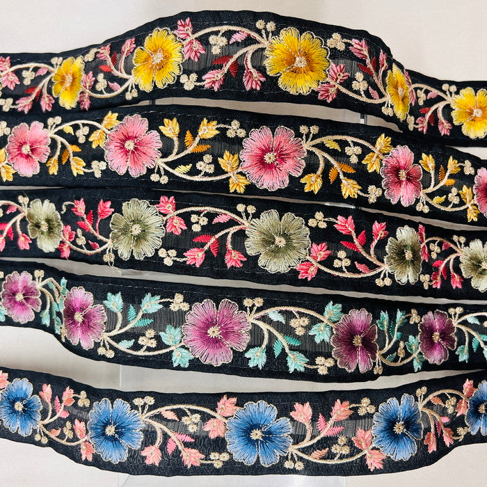 【50cm単位】 刺繍リボン スパンコールがアクセント 夜露に輝く 華やか花柄 インド刺繡リボン オーガンジー 幅約3.6cm 230404010