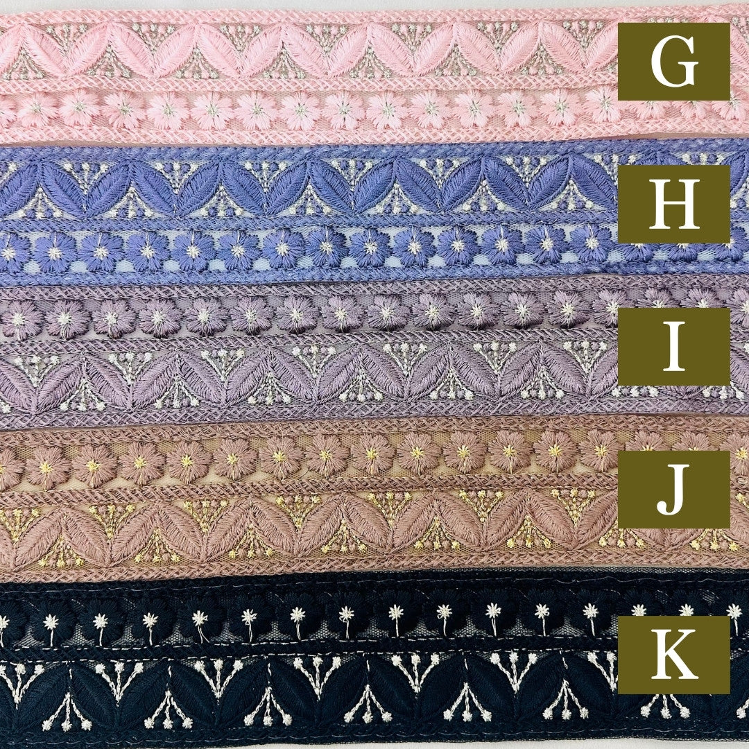 【50cm単位】 刺繡リボン 大人気デザイン 白色に恋する花柄刺繍リボン チュール 幅約5.5cm 230404019