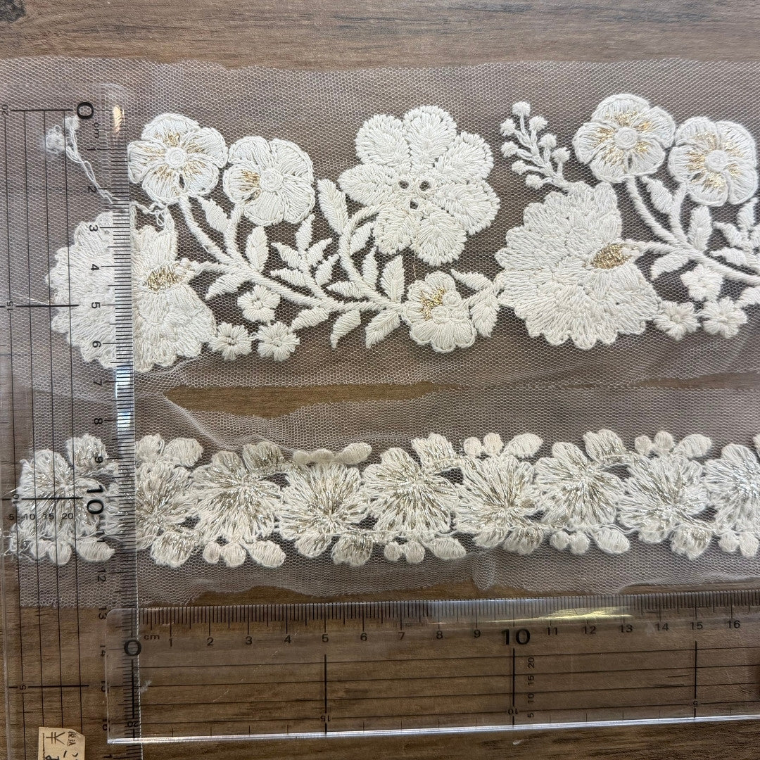 【50cm単位】刺繍リボン 静かに咲く白い花影 インド刺繍リボン ノンスパンコール チュール 幅広約6.8cm 細幅約3.3cm 230405001