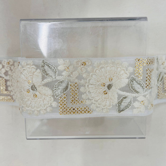 【50cm単位】 刺繍リボン ホワイトの世界 クジャクのような 大輪の花 チュール 幅約4.7cm 23040626007