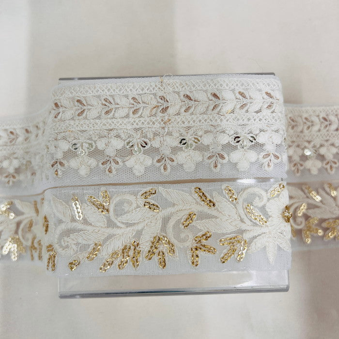 【50cm単位】 刺繍リボン キラキラ輝がポイント スパンコールの魔法 ホワイト チュール 幅約3.7cm~約4.6cm 23040626008