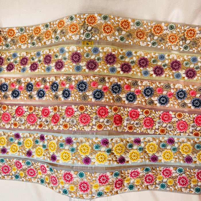 【50cm単位】 刺繍リボン ノンスパンコール 陽の光の中 咲き乱れる花たち チュール 幅約6cm 23040626017
