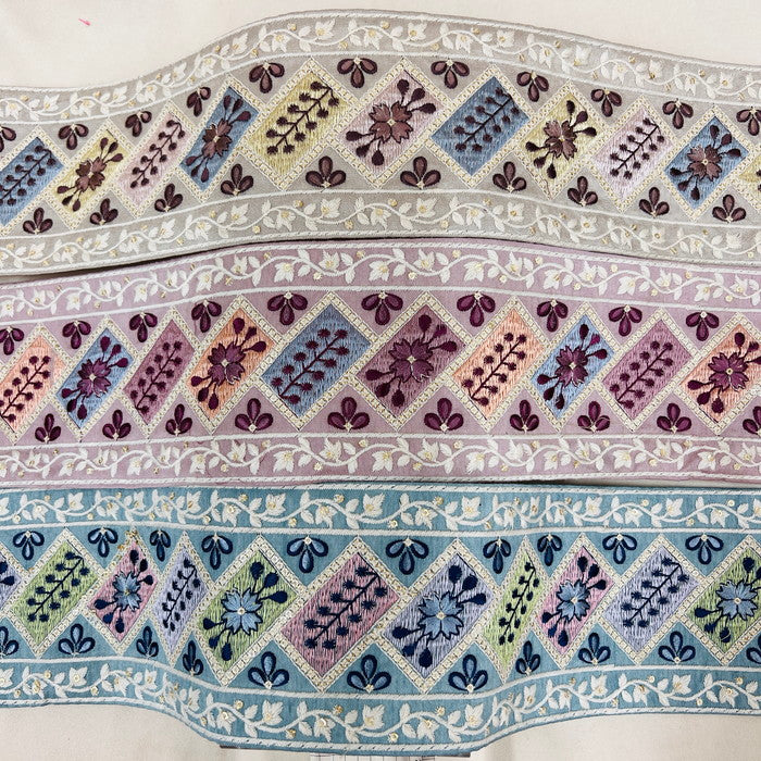 【50cm単位】 刺繍リボン 太幅 ナチュラルカラー 物作りの世界へ連れて行って 魔法の絨毯 布地 幅約10.3cm 23040626020