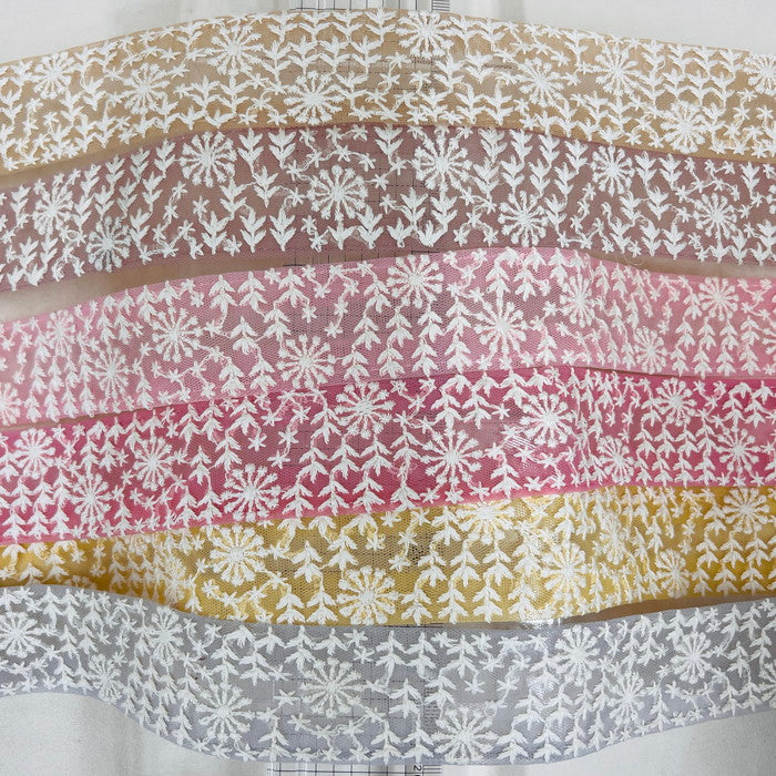 【50cm単位】 刺繍リボン ノンスパンコール 季節外れの贈り物 白い世界② チュール 幅約3.8cm 23040626022