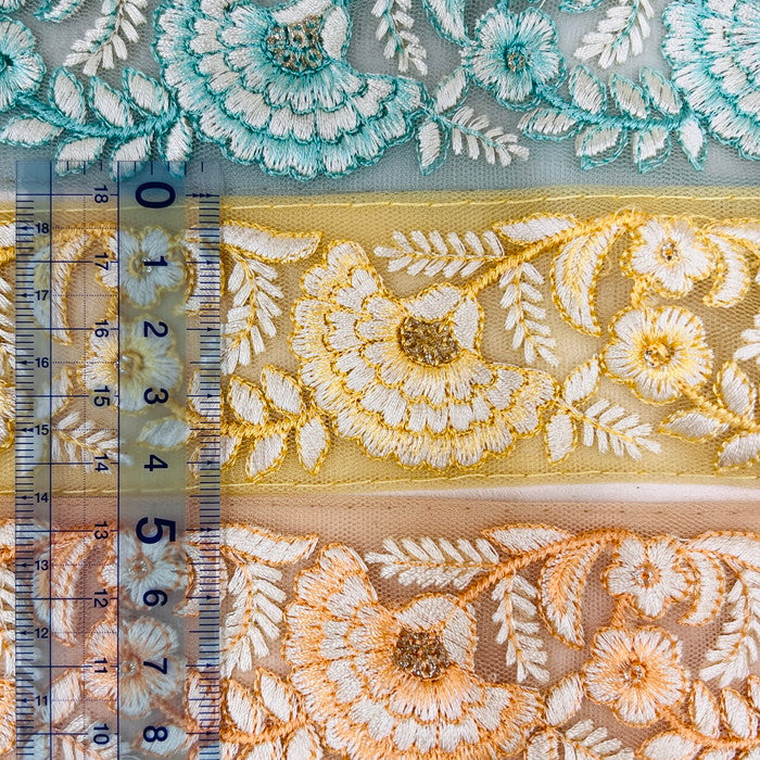 【50cm単位】 刺繍リボン 美しさの条件 空へ羽ばたくように 白い大輪の花① チュール 幅約4.5cm 23040626024