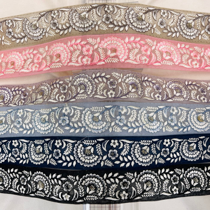 【50cm単位】 刺繍リボン 美しさの条件 空へ羽ばたくように 白い大輪の花② チュール 幅約4.6cm 23040626026