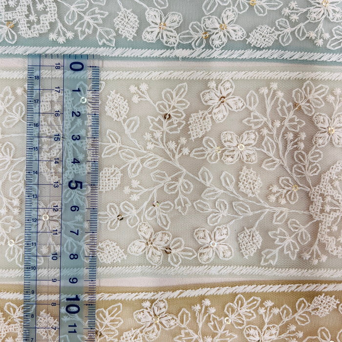 【50cm単位】 刺繍リボン 太幅 繊細なデザイン 爽やかな風に身を任せて 白い花柄① チュール 幅約9cm 23040626027
