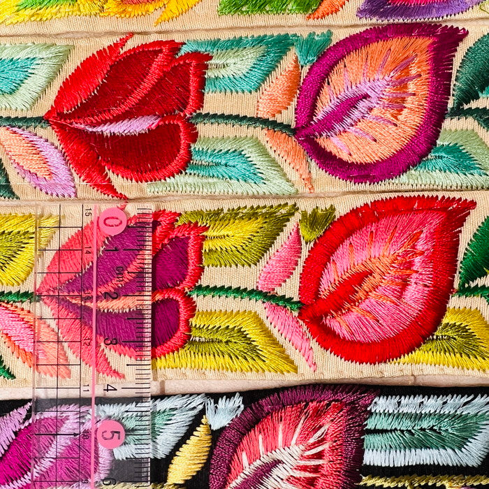【50cm単位】 刺繍リボン 色鮮やか カラフル メルヘン花柄 インド刺繡リボン 布地 幅約3.9cm 230529001