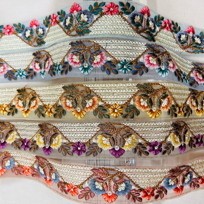 【50cm単位】 刺繍リボン 湖畔に咲く 花のように 色とりどりの 小花たち インド刺繡リボン チュール 幅約3.9cm 230529002