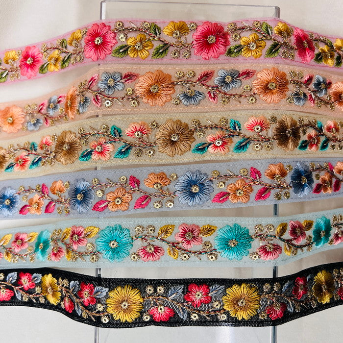 【50cm単位】 刺繍リボン 夏の日差し に映える! くっきりカラフル キュートな花柄 インド刺繡リボン チュール 幅約2.7cm 230529008