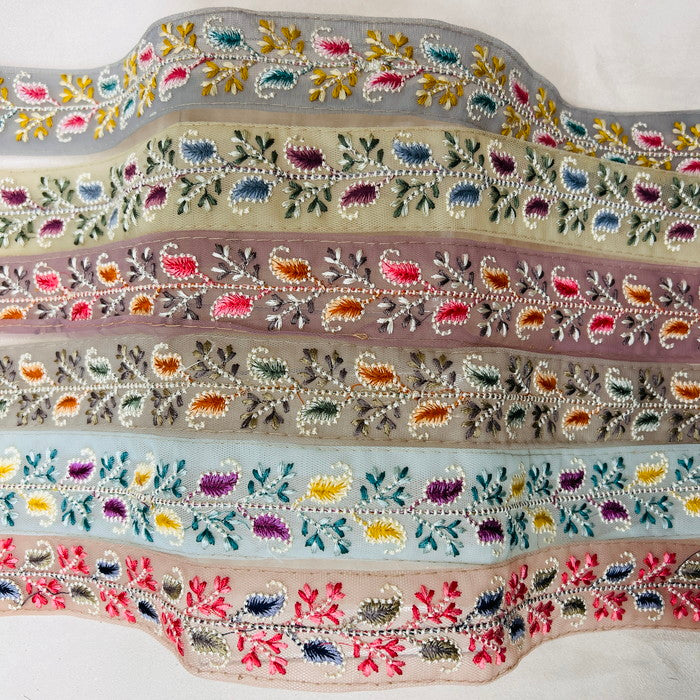 【50cm単位】 刺繍リボン 中間色が今どき 初恋の予感 そっと花咲く インド刺繡リボン チュール 幅約3.9cm 230529009