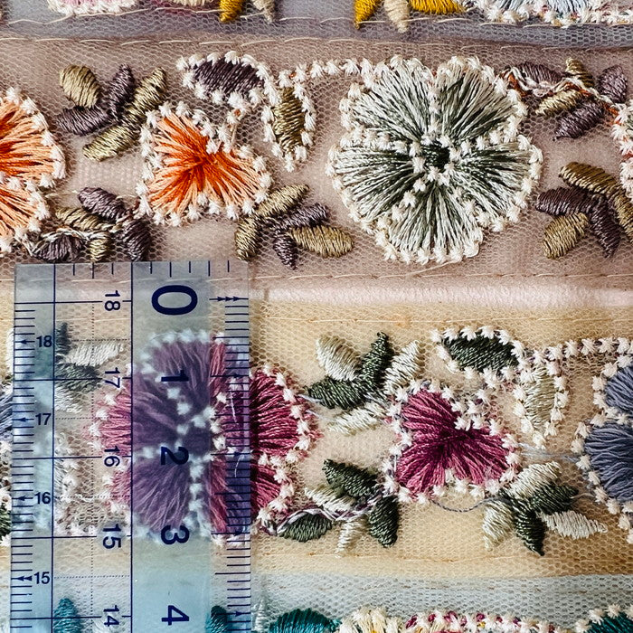 【50cm単位】 刺繍リボン 中間色が今どき 淡い恋の 物語 柔らかい花柄 インド刺繡リボン チュール 幅約3.5cm 230529010