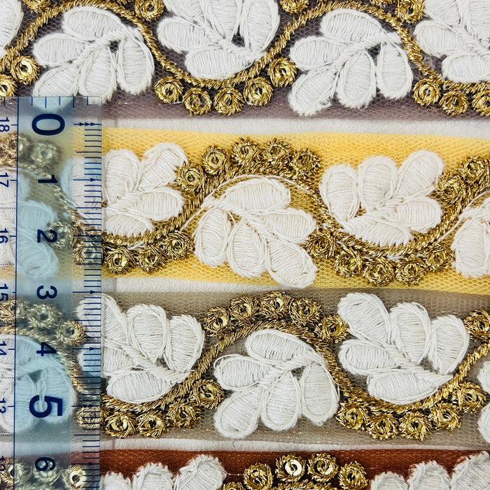 【50cm単位】 刺繍リボン 細幅 ホワホワふわふわ まるでソフトクリームみたいな 花柄 チュール 幅約2.7cm 230610011