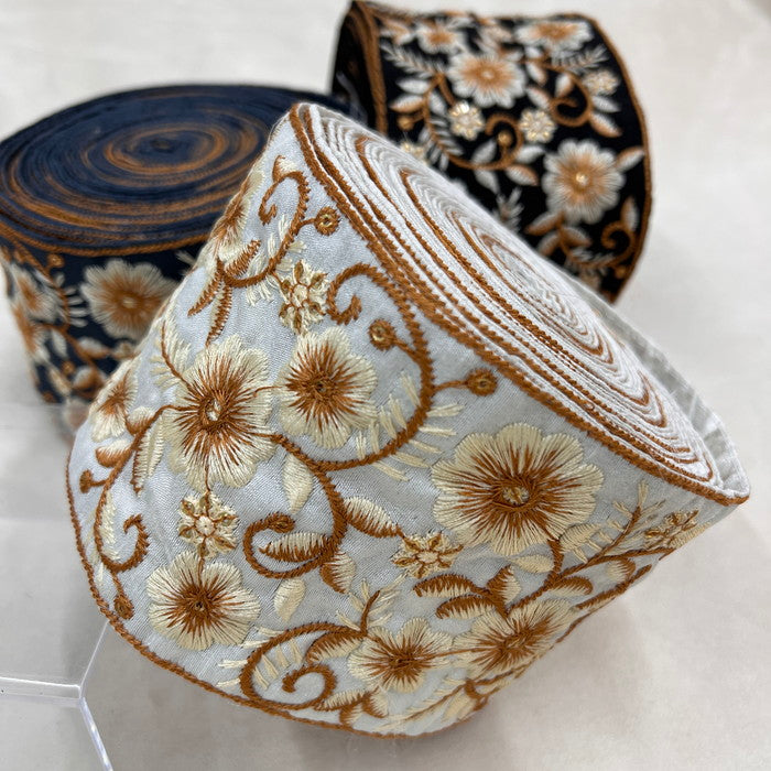 【50cm単位】 刺繍リボン 運命を変える 受け継がれた伝統の唐草の花柄 生地 スパンコール 幅約10cm 23072202
