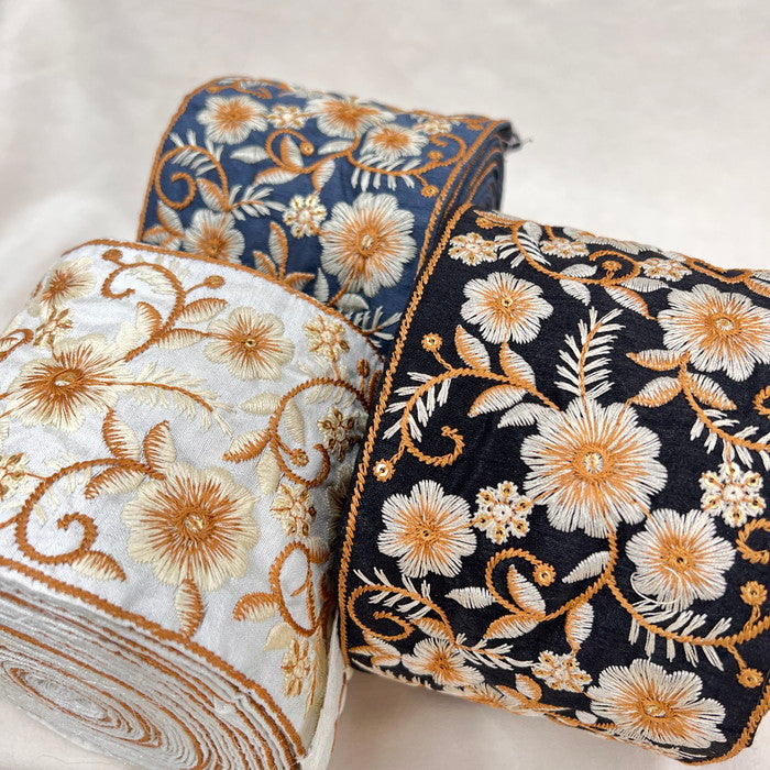 【50cm単位】 刺繍リボン 運命を変える 受け継がれた伝統の唐草の花柄 生地 スパンコール 幅約10cm 230722002
