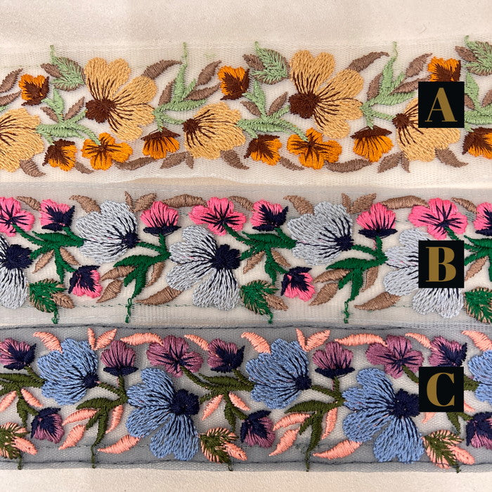 【50cm単位】 刺繍リボン ノンスパンコール 清流でたゆたう 水中花の花束みたいな チュール 幅約5.3cm 23072205