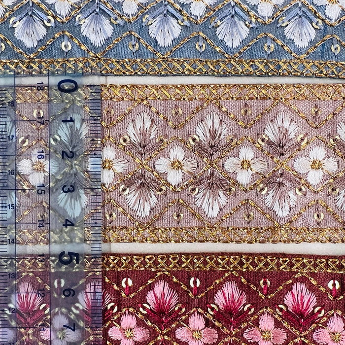 刺繍リボン-【50cm単位】 刺繍リボン 再再再入荷!! キラキラ金糸 大人気格子花柄 布地 幅約4.6cm 230722007-心が躍る刺繍リボン屋 by船場マップ
