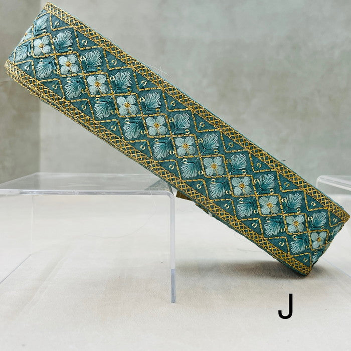 刺繍リボン-【50cm単位】 刺繍リボン 再再再入荷!! キラキラ金糸 大人気格子花柄 布地 幅約4.6cm 230722007-心が躍る刺繍リボン屋 by船場マップ