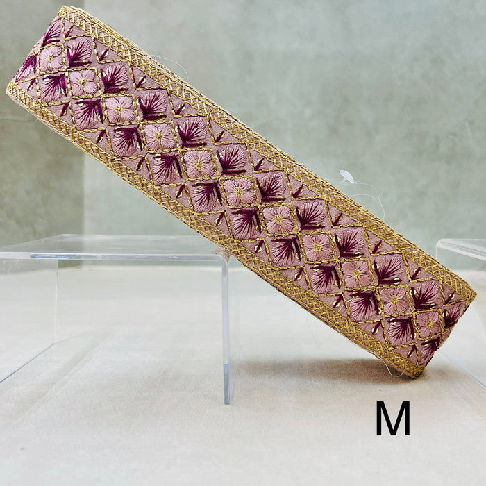 刺繍リボン-【50cm単位】 刺繍リボン 再再再入荷!! キラキラ金糸 大人気格子花柄 布地 幅約4.6cm 230722007-心が躍る刺繍リボン屋 by船場マップ
