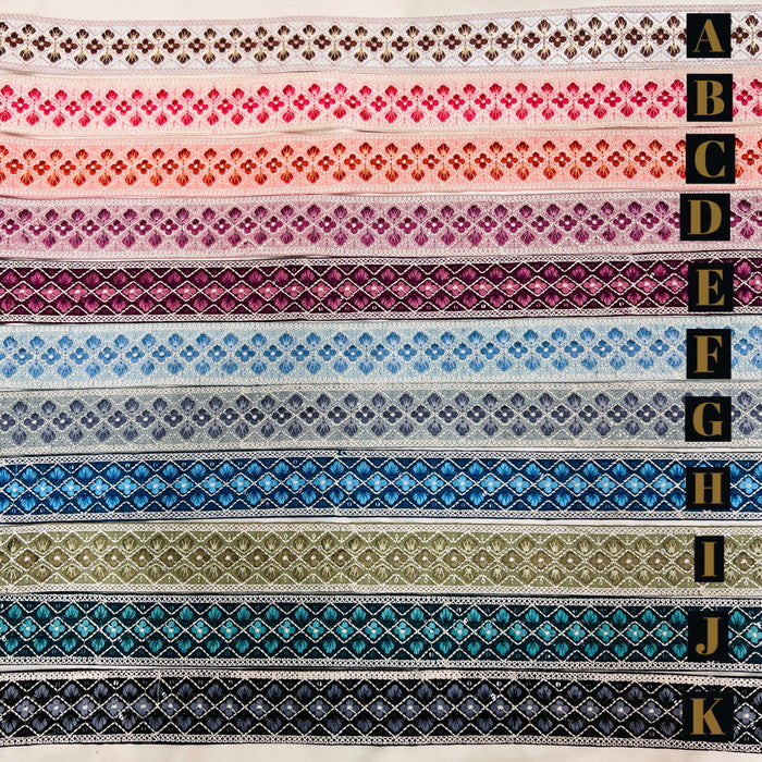 【50cm単位】 刺繍リボン 再再再入荷!! 控えめ白糸 大人気格子花柄 布地 幅約4.8cm 230722008