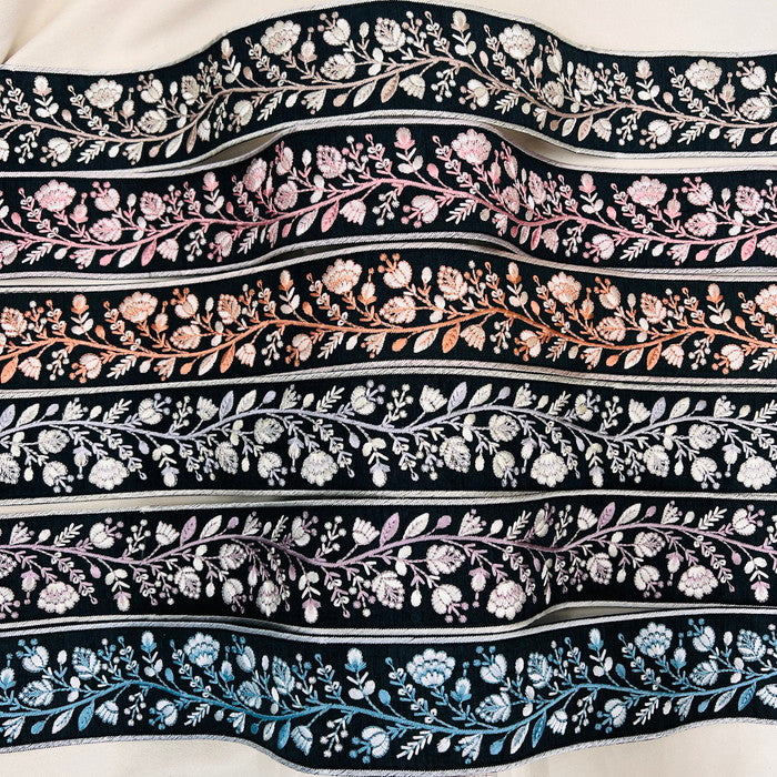 【50cm単位】 刺繍リボン ノンスパンコール 天まで届け 空に向かって咲く花① 布地 幅約6.2cm 230727002