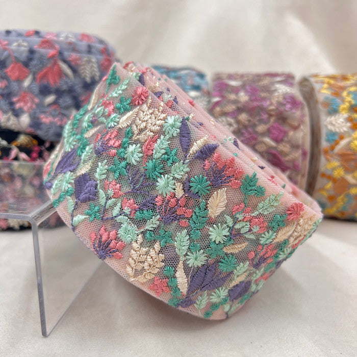 【50cm単位】 刺繍リボン チュールに広がる生い茂るハーブの庭 ノンスパンコール 刺繍リボン チュール 幅約6.5cm 230801001