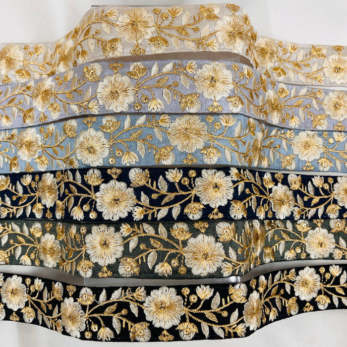 【50cm単位】 刺繍リボン 大人気で再入荷 ゴールド糸で紡ぐ 華やかな花の奏で 刺繍リボン 布地 幅約3.3cm 2308010001