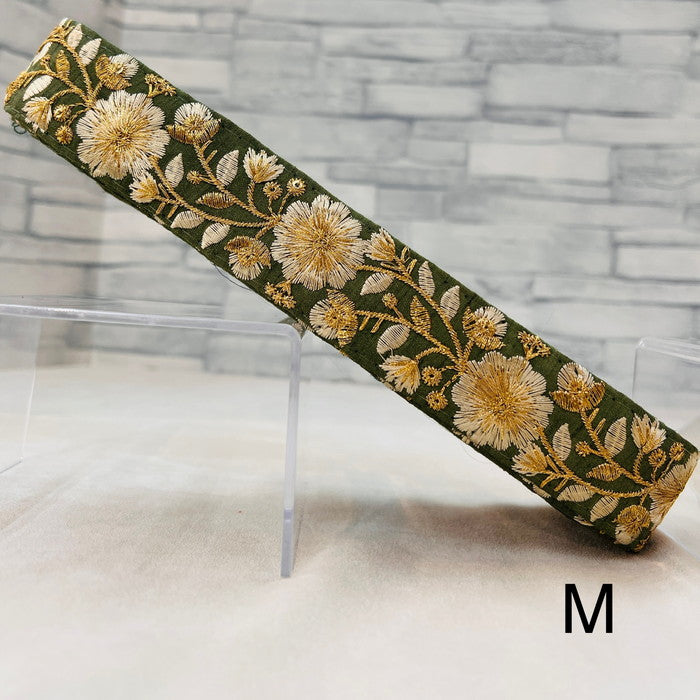 【50cm単位】 刺繍リボン 大人気で再入荷 ゴールド糸で紡ぐ 華やかな花の奏で 刺繍リボン 布地 幅約3.3cm 2308010001