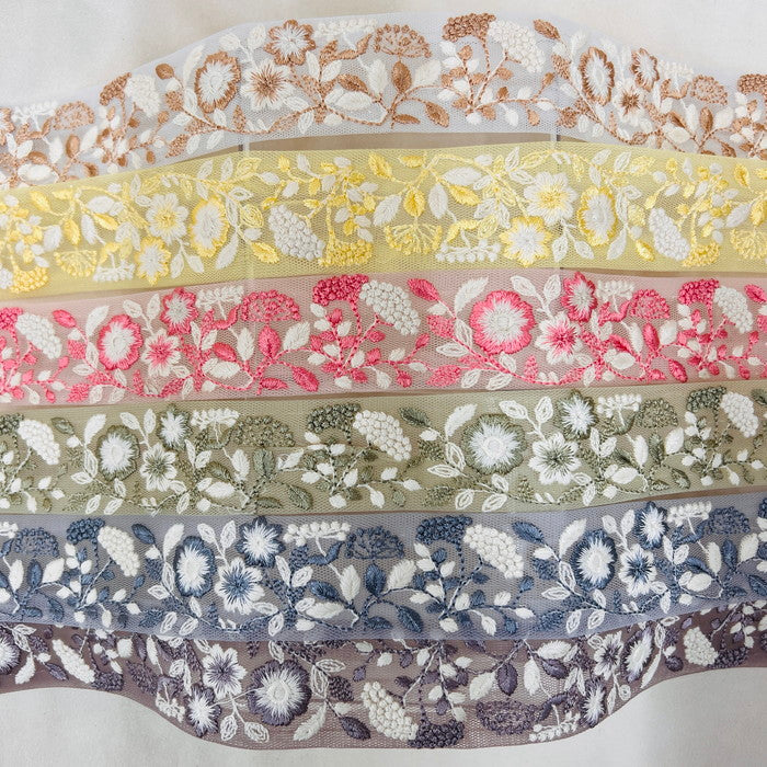 【50cm単位】 刺繍リボン ノンスパンコール 同系色の糸で紡ぐ花柄 溢れ出す美しさ 刺繍リボン チュール 幅約3.8cm 230815003