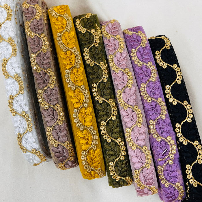 【50cm単位】 刺繍リボン フワフワほわほわ 空に浮かぶ雲のよう 柔らかデザイン 刺繍リボン チュール 幅約2.5cm 230815005