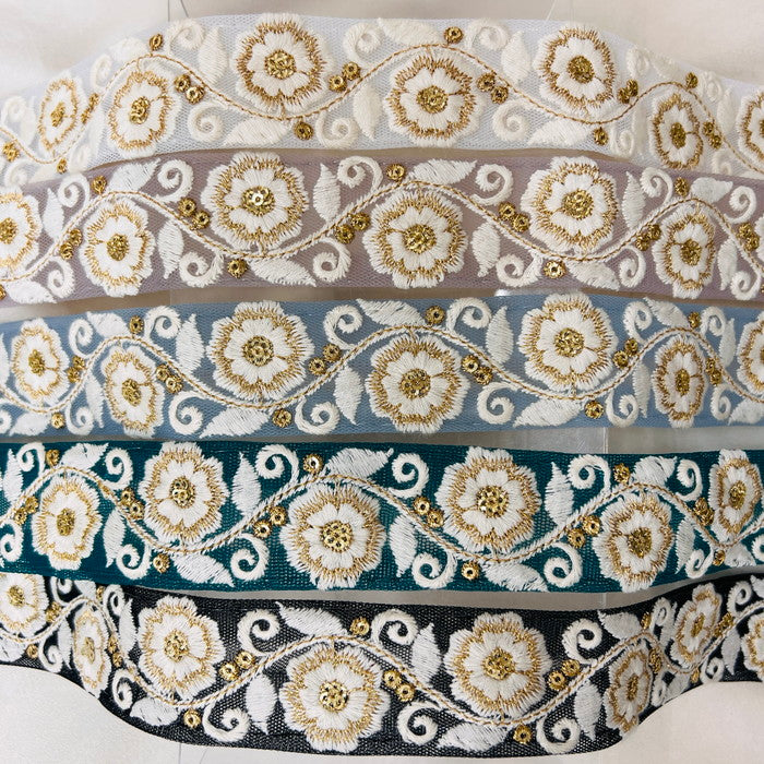 【50cm単位】 刺繍リボン 清楚な佇まい 雪の世界の花 可憐に咲く 刺繍リボン チュール 幅約3.3cm 2308015007
