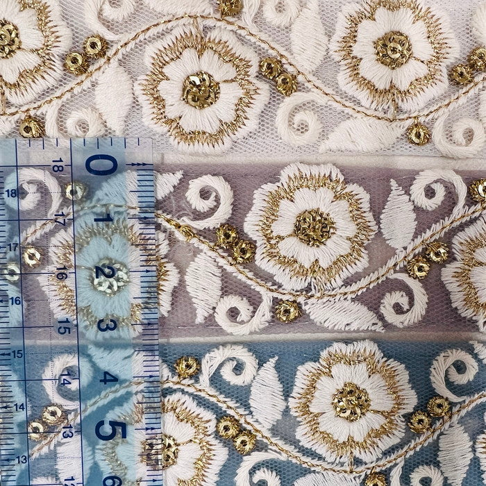 【50cm単位】 刺繍リボン 清楚な佇まい 雪の世界の花 可憐に咲く 刺繍リボン チュール 幅約3.3cm 2308015007