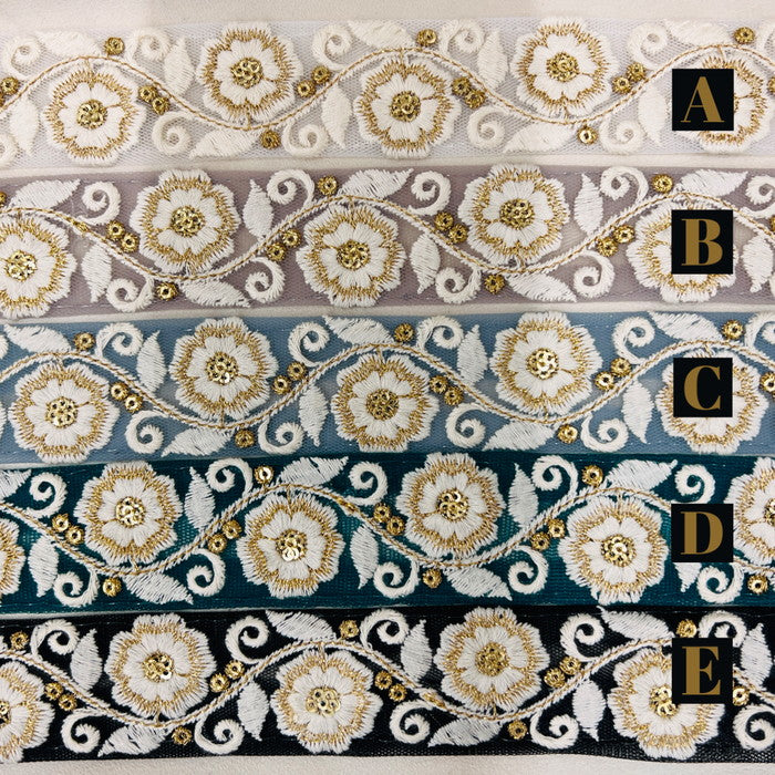 【50cm単位】 刺繍リボン 清楚な佇まい 雪の世界の花 可憐に咲く 刺繍リボン チュール 幅約3.3cm 2308015007