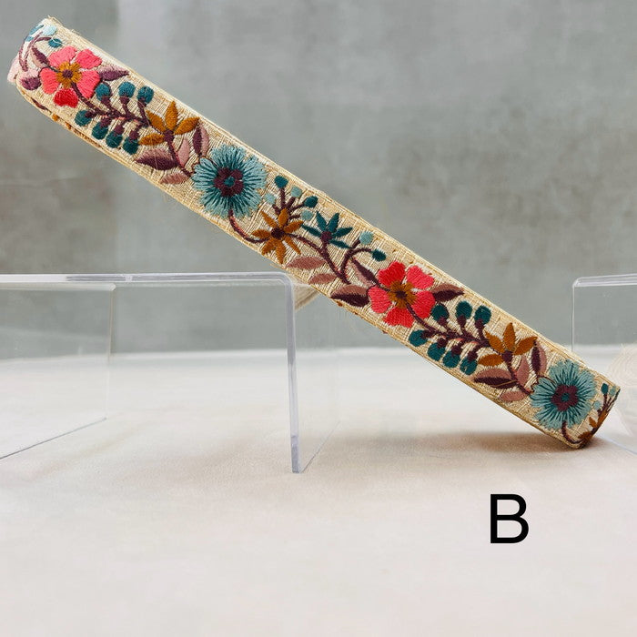 【50cm単位】 刺繍リボン 細幅 空へ 届きそう アートの様な 花々の連なり 布地 幅約2.5cm 240913001