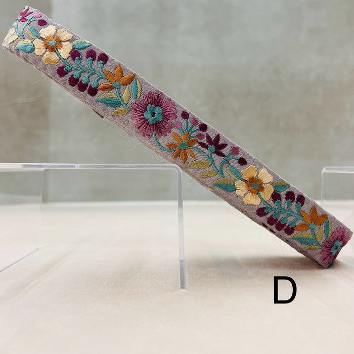 【50cm単位】 刺繍リボン 細幅 空へ 届きそう アートの様な 花々の連なり 布地 幅約2.5cm 240913001