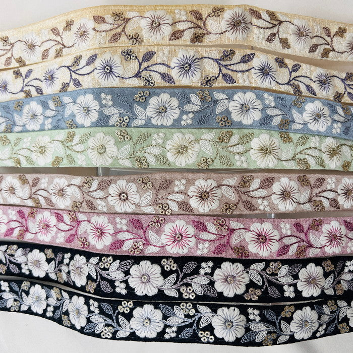 【50cm単位】 刺繍リボン 細幅 使いやすい細幅 白い花の旋律 流れる様な美しさ 布地 幅約2.3cm 230915001