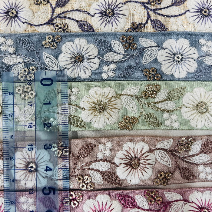 【50cm単位】 刺繍リボン 細幅 使いやすい細幅 白い花の旋律 流れる様な美しさ 布地 幅約2.3cm 230915001