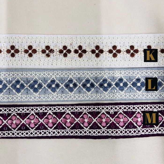 【50cm単位】 刺繍リボン 待望の再再再入荷 格子柄とお花のチェーン 布地 幅約2.7cm~約3.1cm 230929003