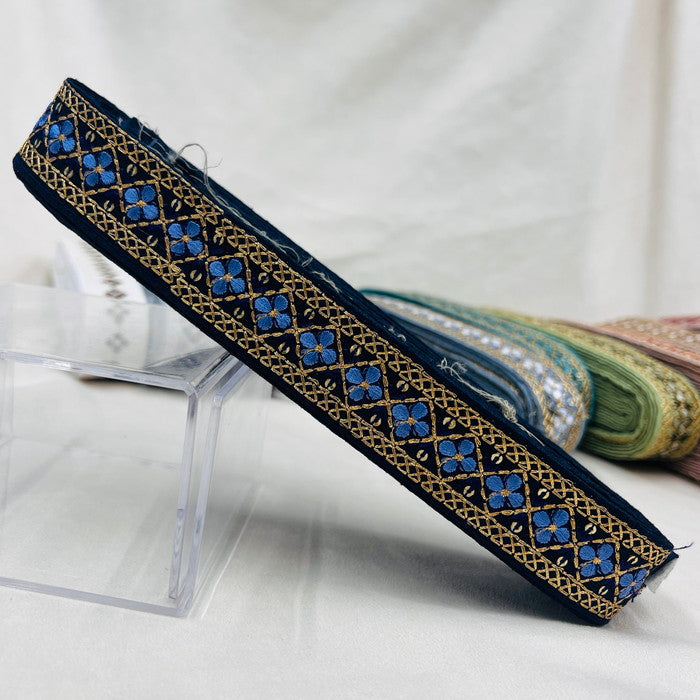 【50cm単位】 刺繍リボン 待望の再再再入荷 格子柄とお花のチェーン 布地 幅約2.7cm~約3.1cm 230929003