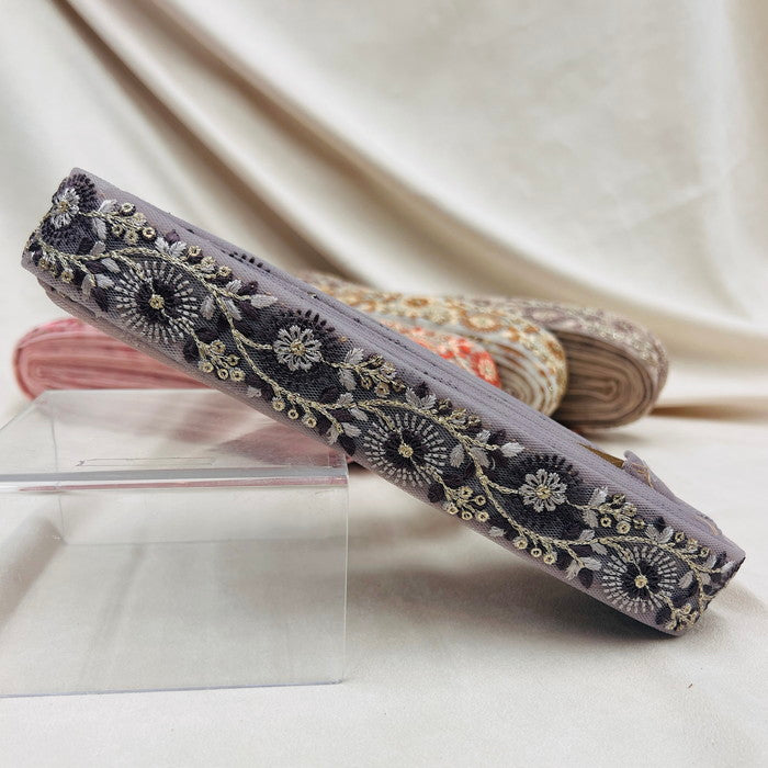 【50cm単位】 刺繍リボン 細幅 輝く星と共に 夜空に咲く 花火の様な花 チュール 幅約3cm 230929005