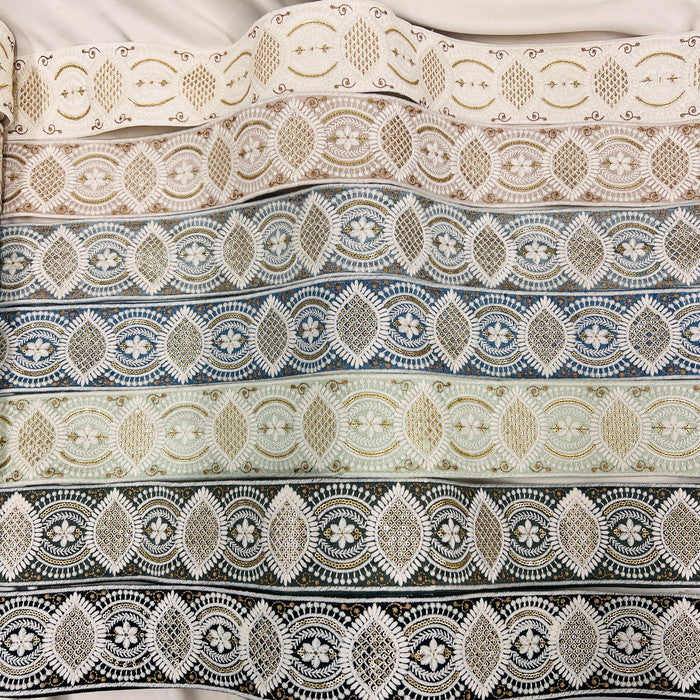 【50cm単位】 刺繍リボン 太幅 エキゾチック 異国の紋様 スパンコールの調べ 布地 幅約7.4cm 230929006