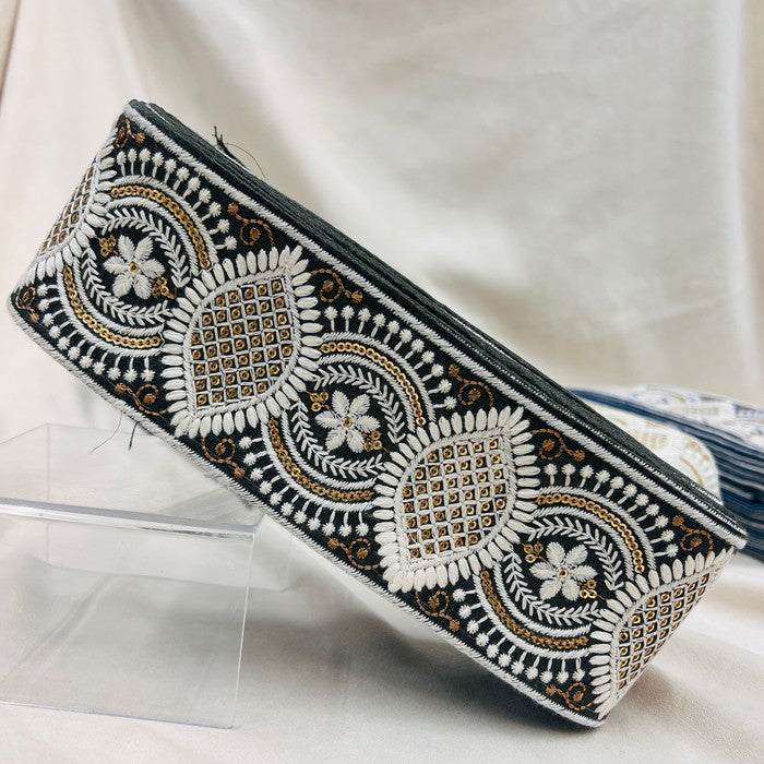 【50cm単位】 刺繍リボン 太幅 エキゾチック 異国の紋様 スパンコールの調べ 布地 幅約7.4cm 230929006