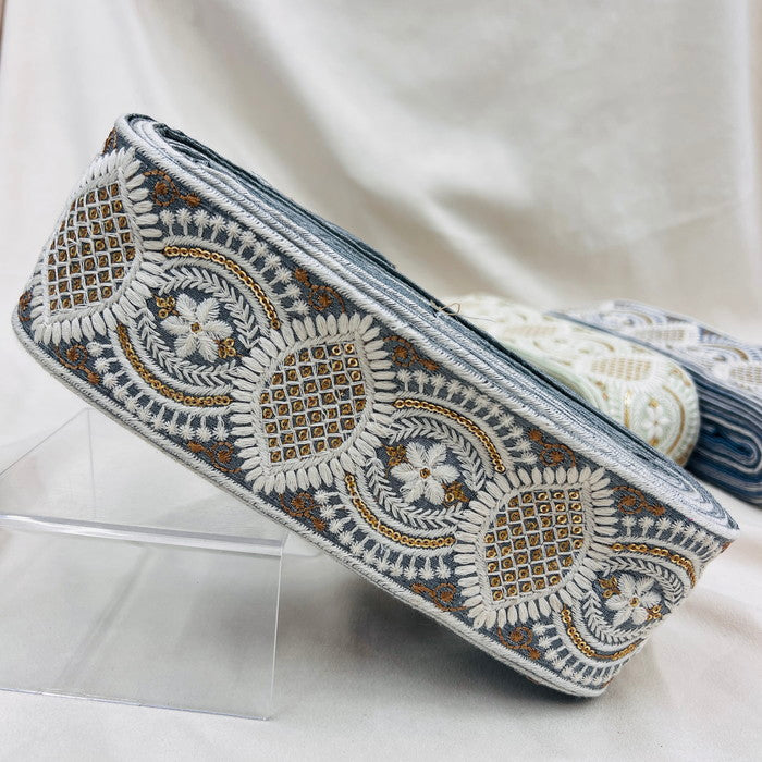 【50cm単位】 刺繍リボン 太幅 エキゾチック 異国の紋様 スパンコールの調べ 布地 幅約7.4cm 230929006