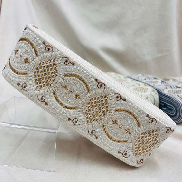 【50cm単位】 刺繍リボン 太幅 エキゾチック 異国の紋様 スパンコールの調べ 布地 幅約7.4cm 230929006