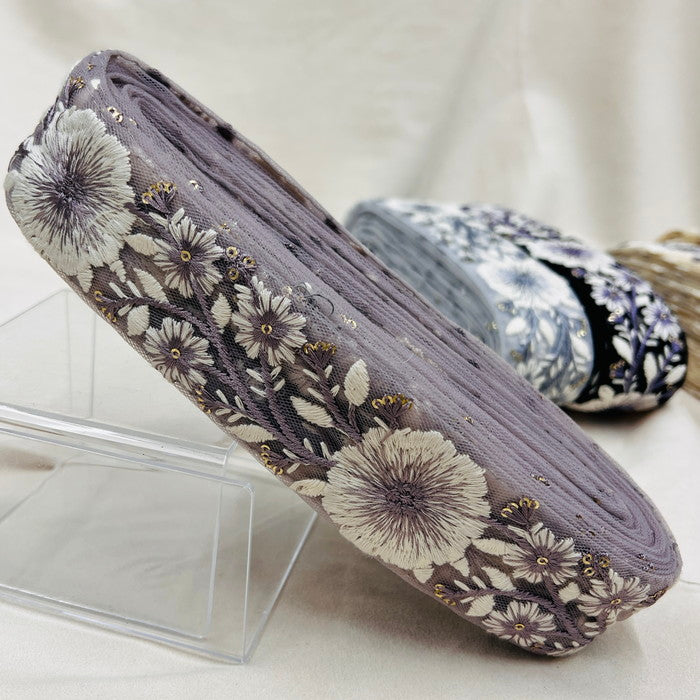 【50cm単位】 刺繍リボン 白銀の世界に咲く 雪の女王が愛する 大輪の花 チュール 幅約4.4cm 230930008