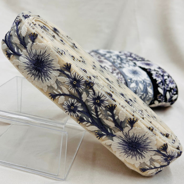 【50cm単位】 刺繍リボン 白銀の世界に咲く 雪の女王が愛する 大輪の花 チュール 幅約4.4cm 230930008