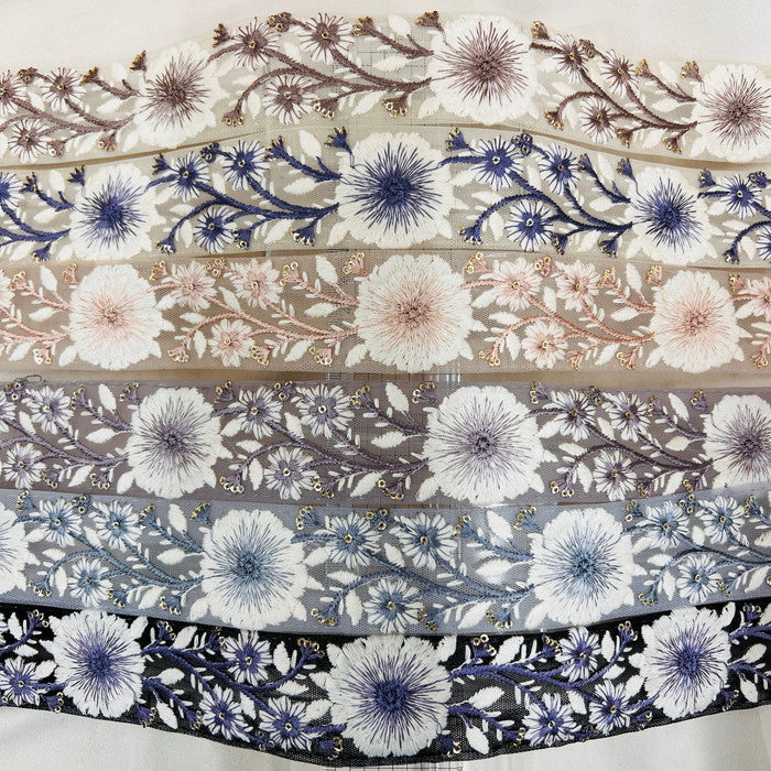 【50cm単位】 刺繍リボン 白銀の世界に咲く 雪の女王が愛する 大輪の花 チュール 幅約4.4cm 230930008