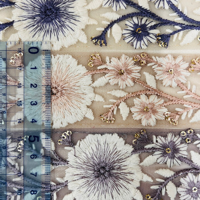 【50cm単位】 刺繍リボン 白銀の世界に咲く 雪の女王が愛する 大輪の花 チュール 幅約4.4cm 230930008